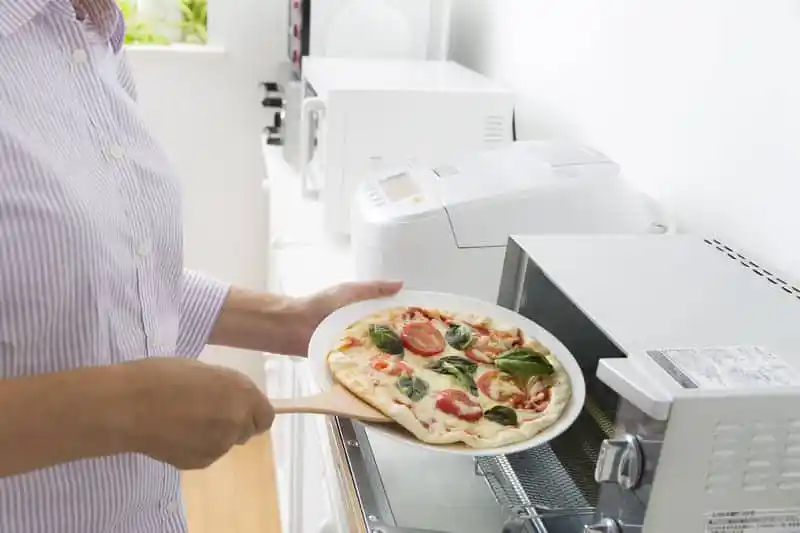 how to reheat pizza in toaster oven